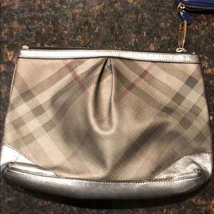 Burberry clutch / make-up toiletry bag